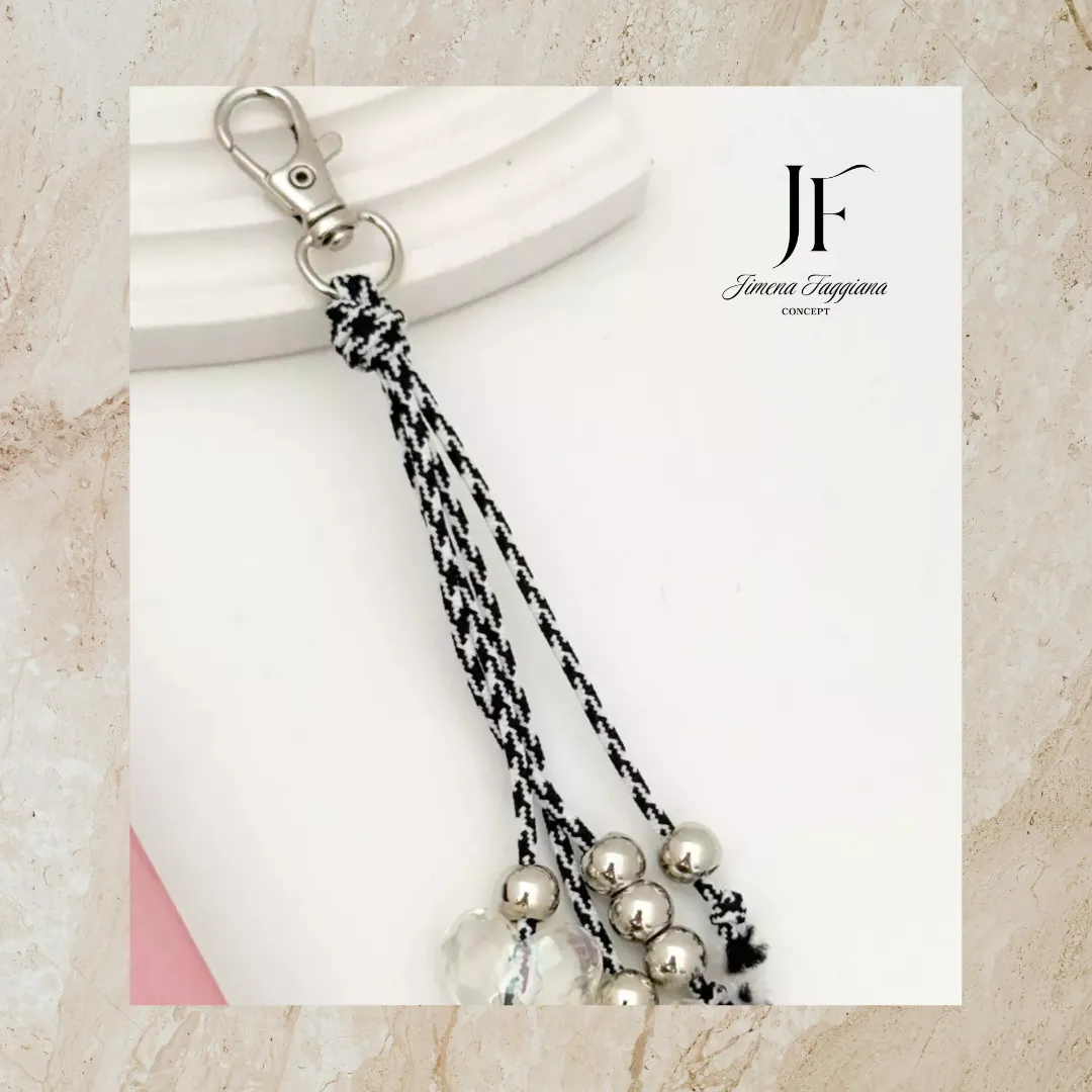 Llavero black and white - Jimena Faggiana Concept