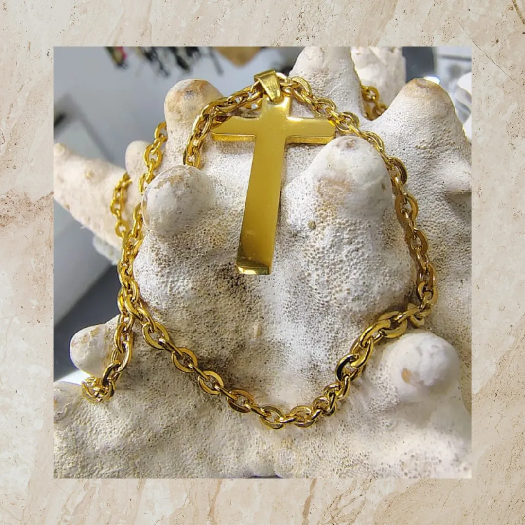 Collar crucifijo acero dorado - Jimena Faggiana Concept
